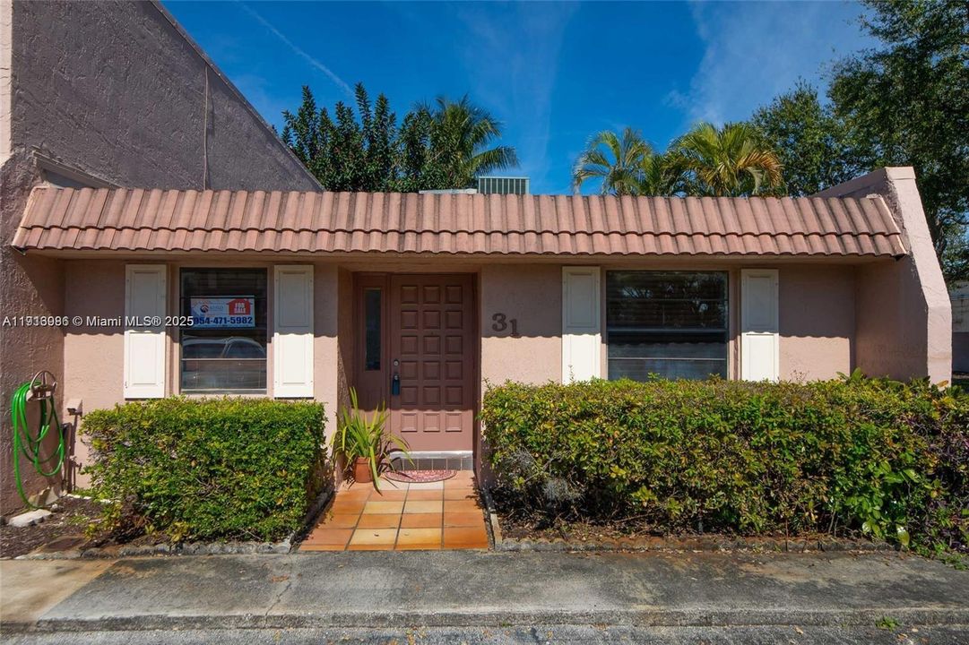 Active With Contract: $2,200 (2 beds, 2 baths, 1140 Square Feet)