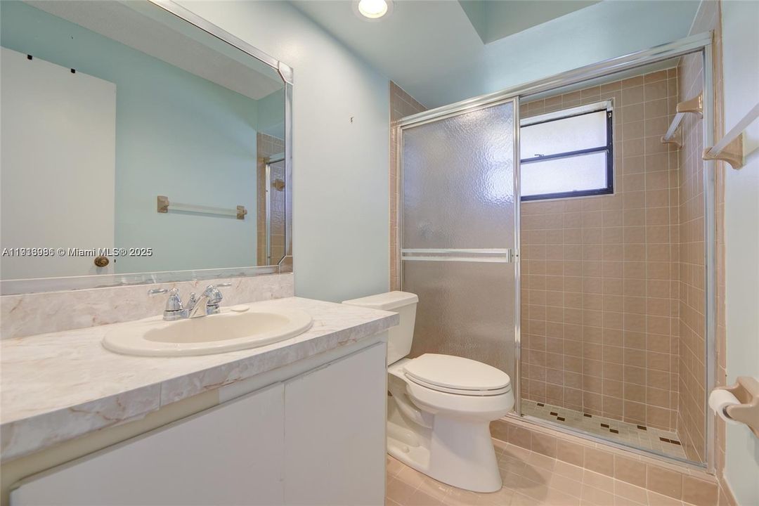 Active With Contract: $2,200 (2 beds, 2 baths, 1140 Square Feet)
