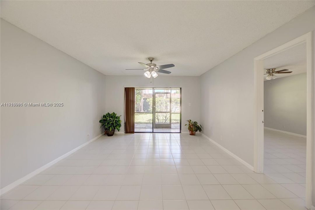 Active With Contract: $2,200 (2 beds, 2 baths, 1140 Square Feet)