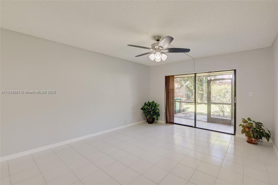 Active With Contract: $2,200 (2 beds, 2 baths, 1140 Square Feet)