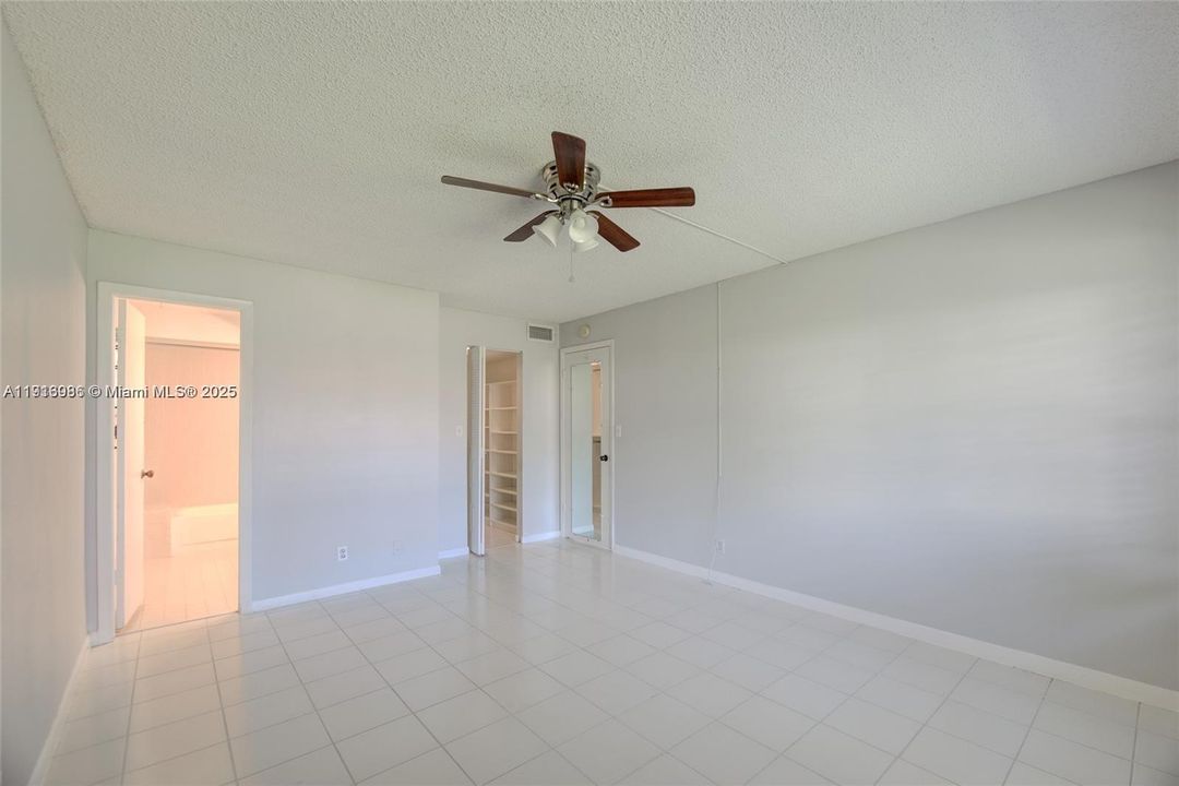 Active With Contract: $2,200 (2 beds, 2 baths, 1140 Square Feet)