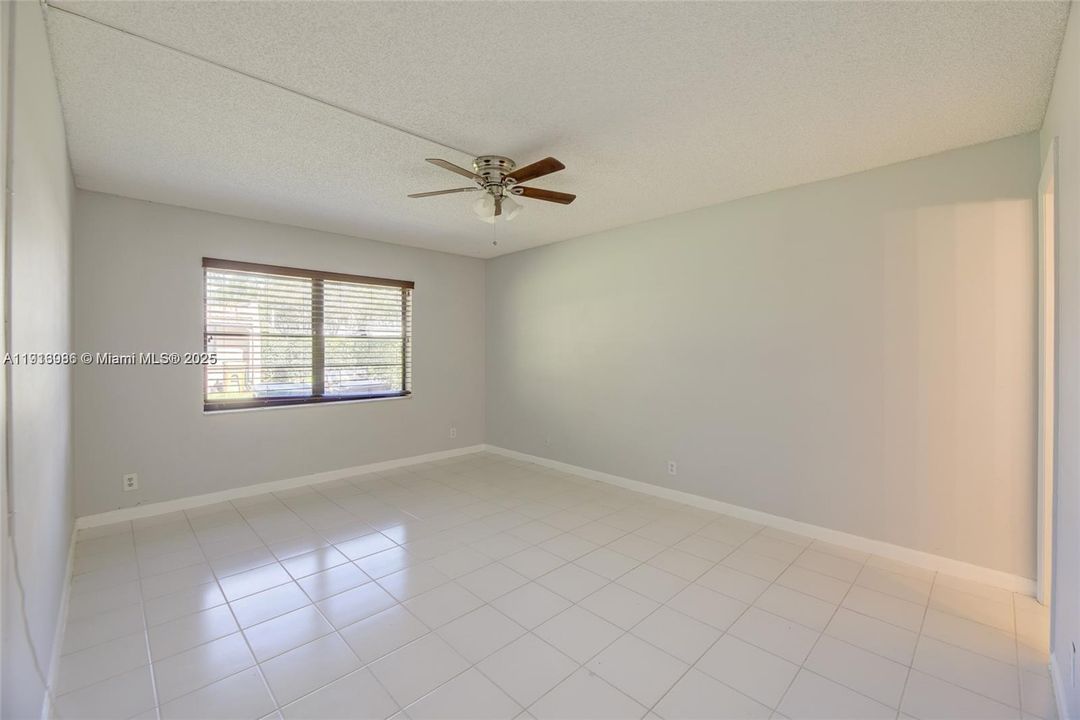 Active With Contract: $2,200 (2 beds, 2 baths, 1140 Square Feet)