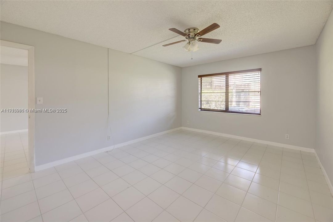Active With Contract: $2,200 (2 beds, 2 baths, 1140 Square Feet)