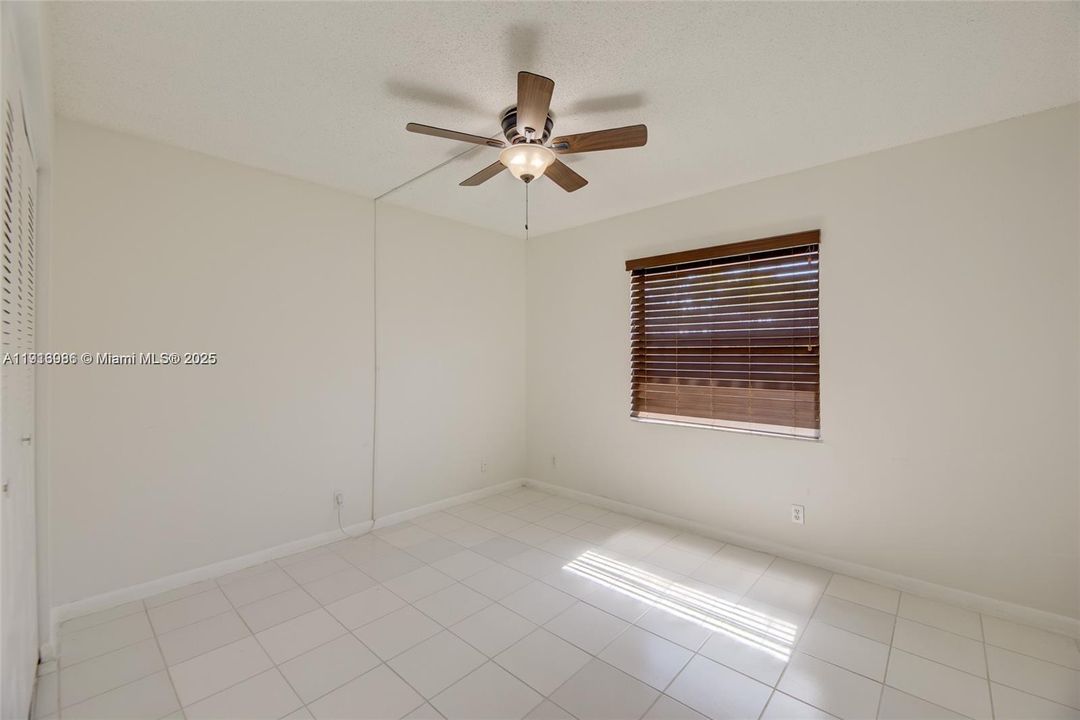 Active With Contract: $2,200 (2 beds, 2 baths, 1140 Square Feet)