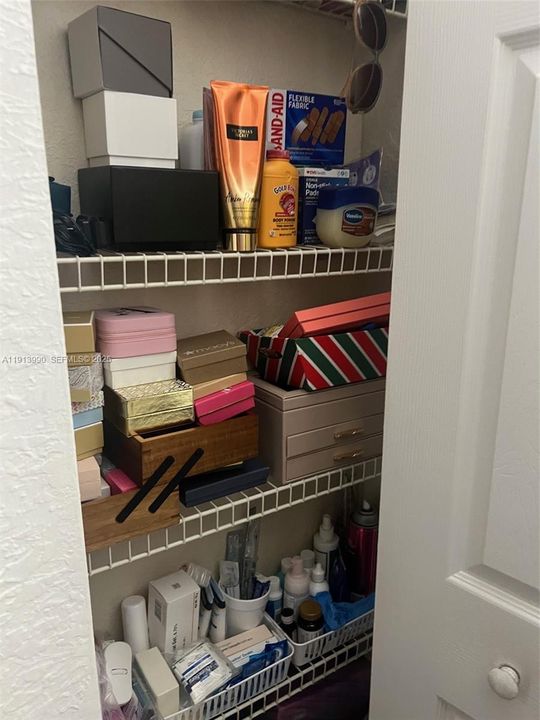 For Sale: $350,000 (2 beds, 2 baths, 1070 Square Feet)