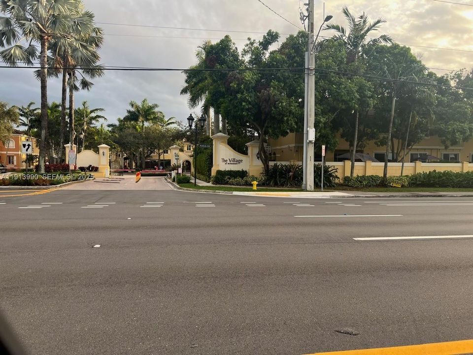 For Sale: $350,000 (2 beds, 2 baths, 1070 Square Feet)