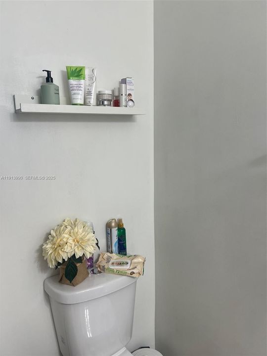 For Sale: $350,000 (2 beds, 2 baths, 1070 Square Feet)