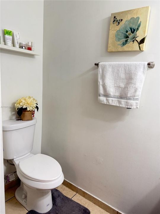 For Sale: $350,000 (2 beds, 2 baths, 1070 Square Feet)