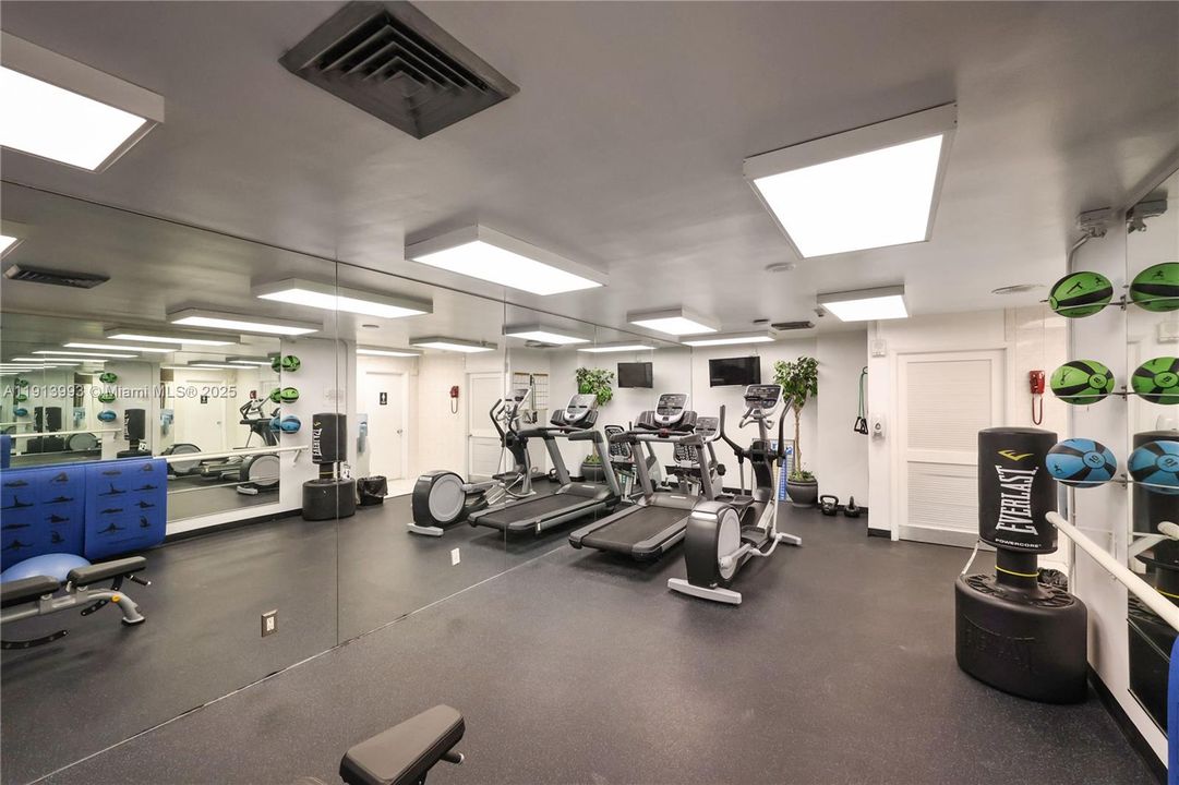 На продажу: $895,000 (2 спален, 2 ванн, 1513 Квадратных фут)