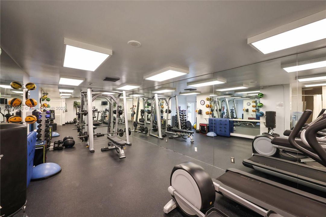 На продажу: $895,000 (2 спален, 2 ванн, 1513 Квадратных фут)