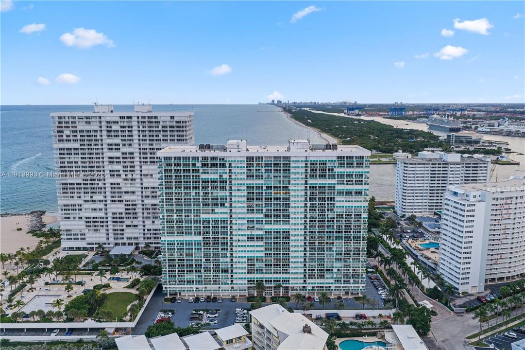 На продажу: $895,000 (2 спален, 2 ванн, 1513 Квадратных фут)