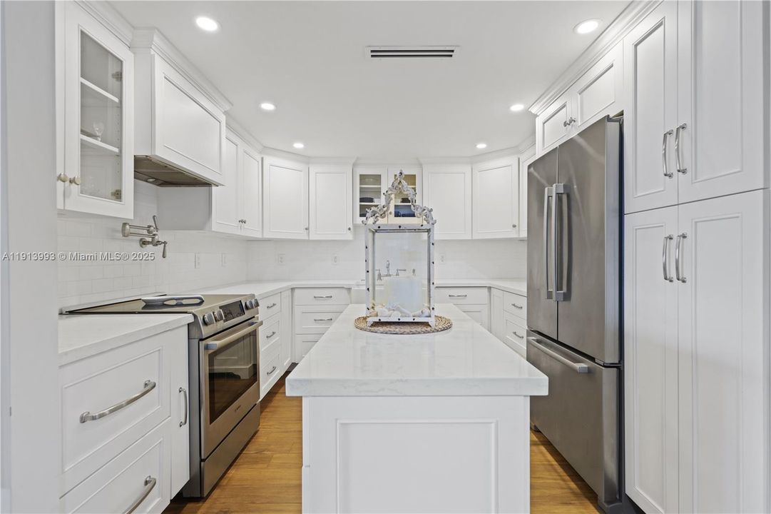 На продажу: $895,000 (2 спален, 2 ванн, 1513 Квадратных фут)