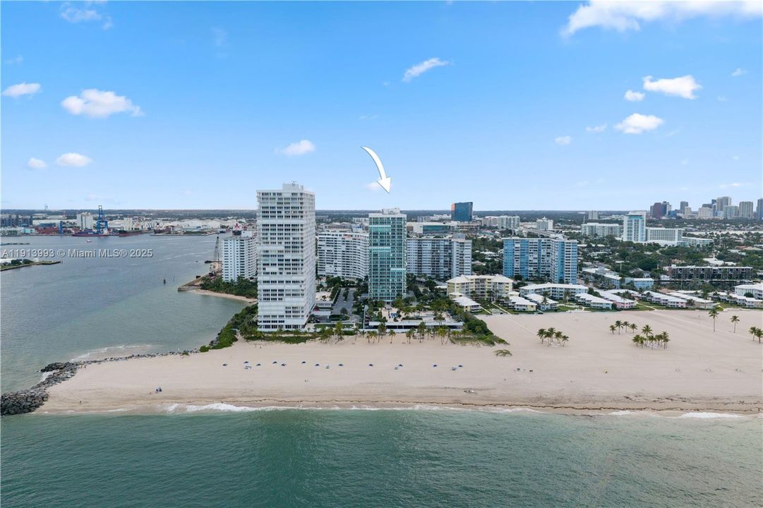 На продажу: $895,000 (2 спален, 2 ванн, 1513 Квадратных фут)