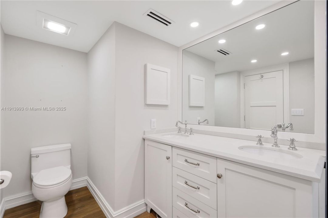 На продажу: $895,000 (2 спален, 2 ванн, 1513 Квадратных фут)