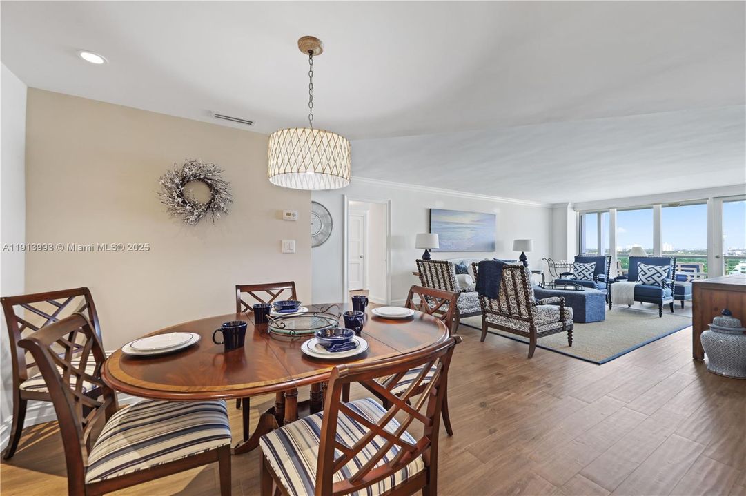 На продажу: $895,000 (2 спален, 2 ванн, 1513 Квадратных фут)