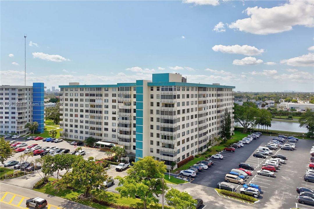 For Sale: $145,000 (1 beds, 1 baths, 844 Square Feet)