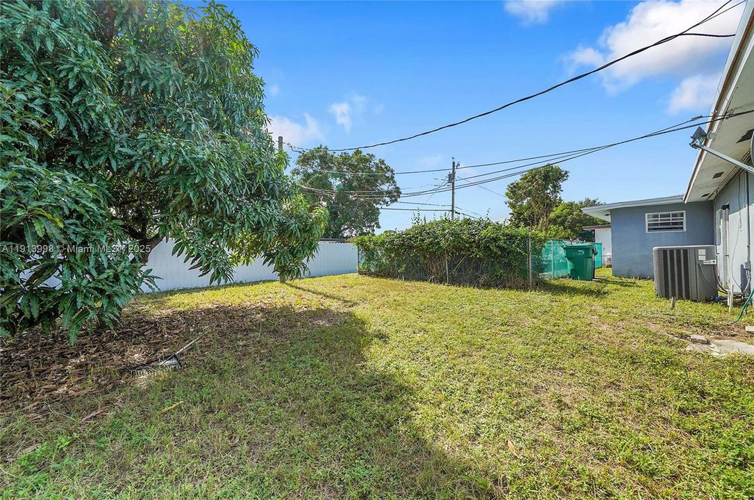 待售: $585,000 (4 贝兹, 2 浴室, 1718 平方英尺)