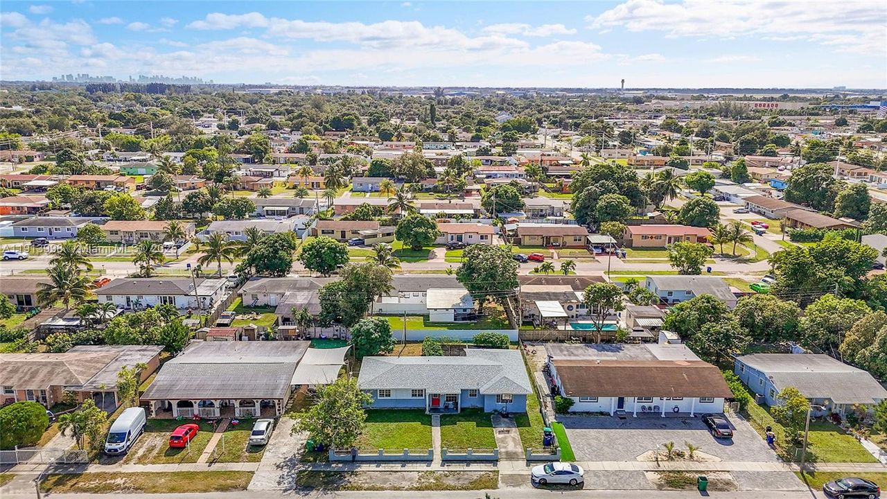 待售: $585,000 (4 贝兹, 2 浴室, 1718 平方英尺)