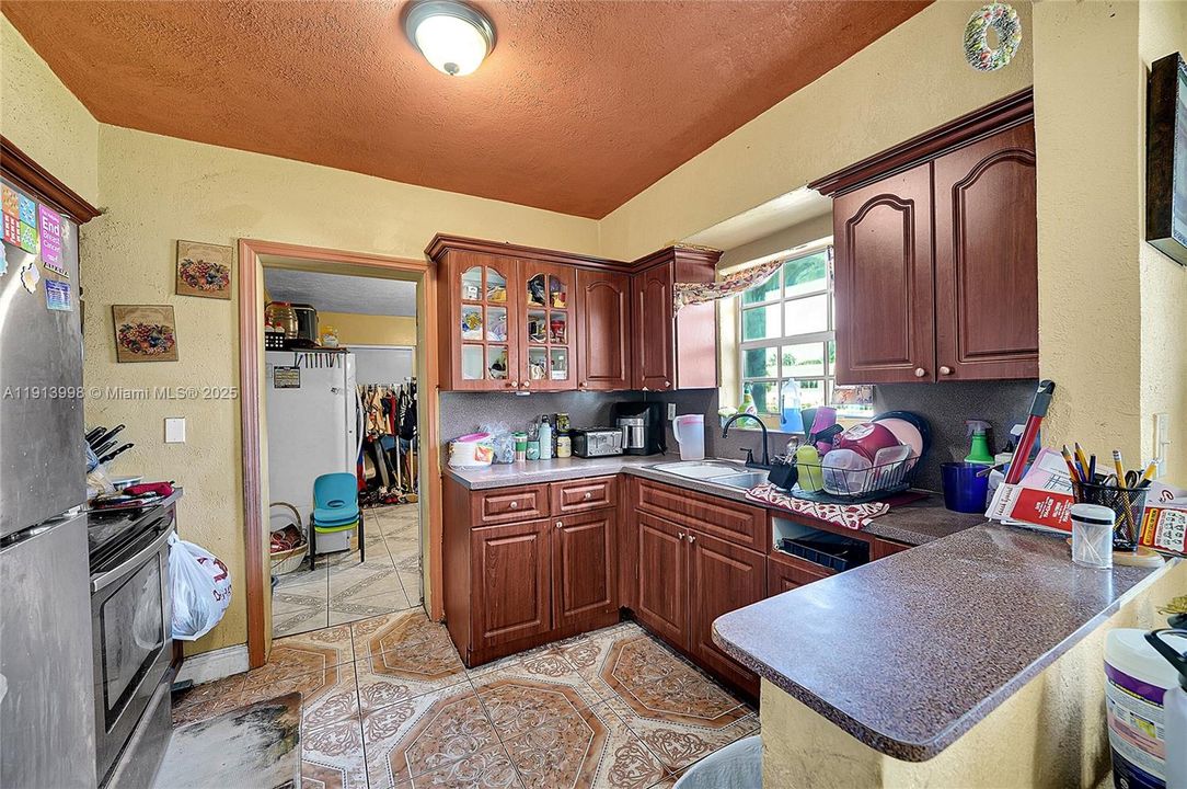 待售: $585,000 (4 贝兹, 2 浴室, 1718 平方英尺)