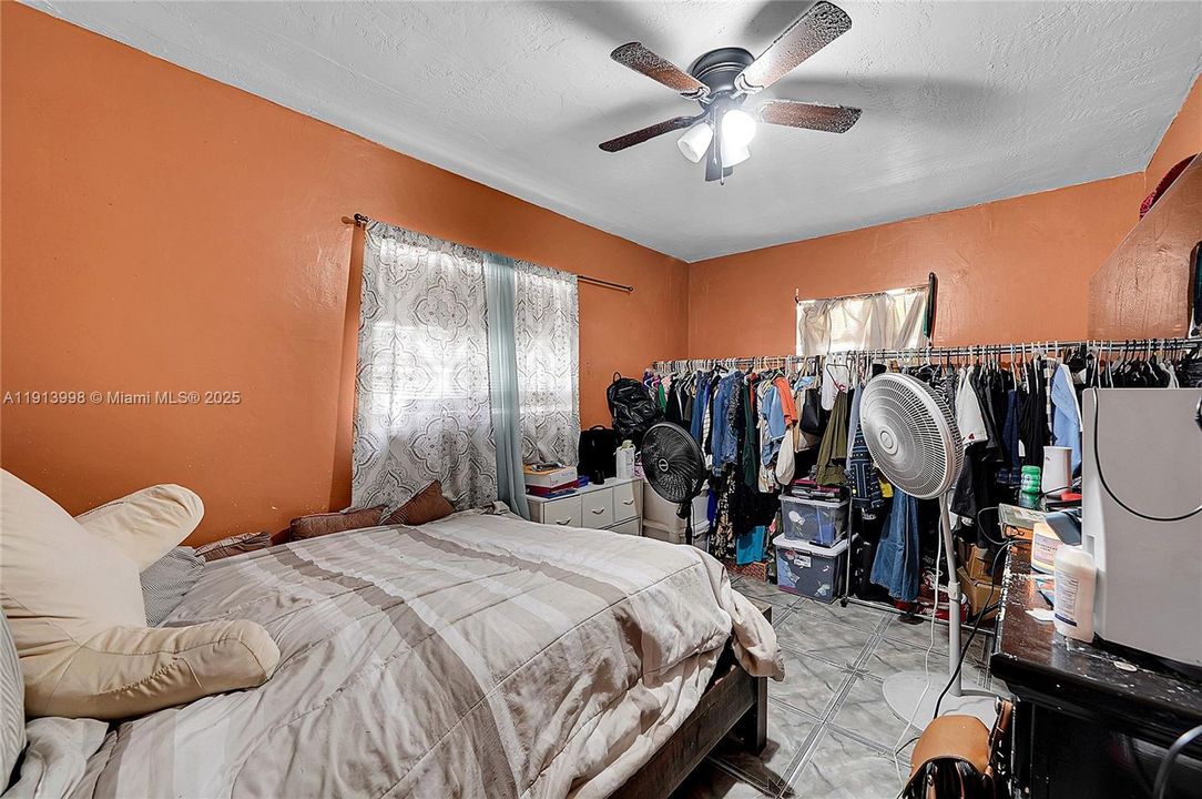 待售: $585,000 (4 贝兹, 2 浴室, 1718 平方英尺)