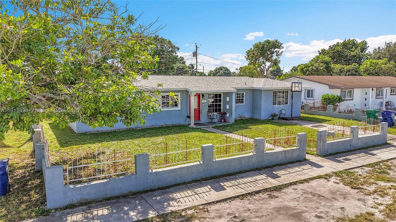 待售: $585,000 (4 贝兹, 2 浴室, 1718 平方英尺)