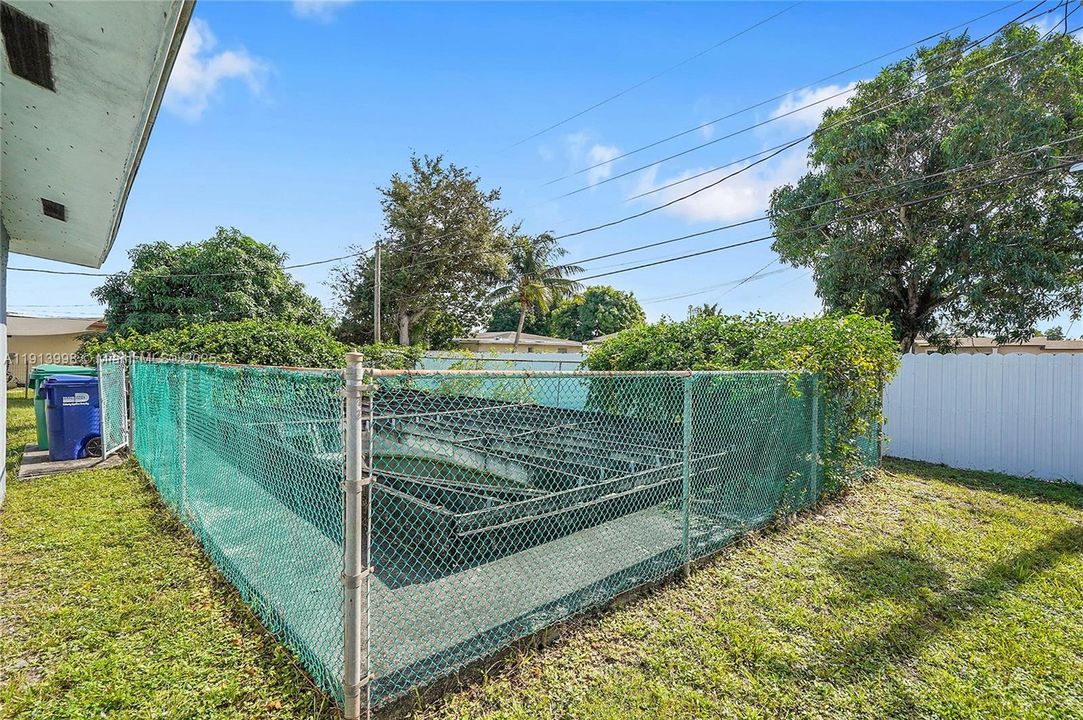 待售: $585,000 (4 贝兹, 2 浴室, 1718 平方英尺)