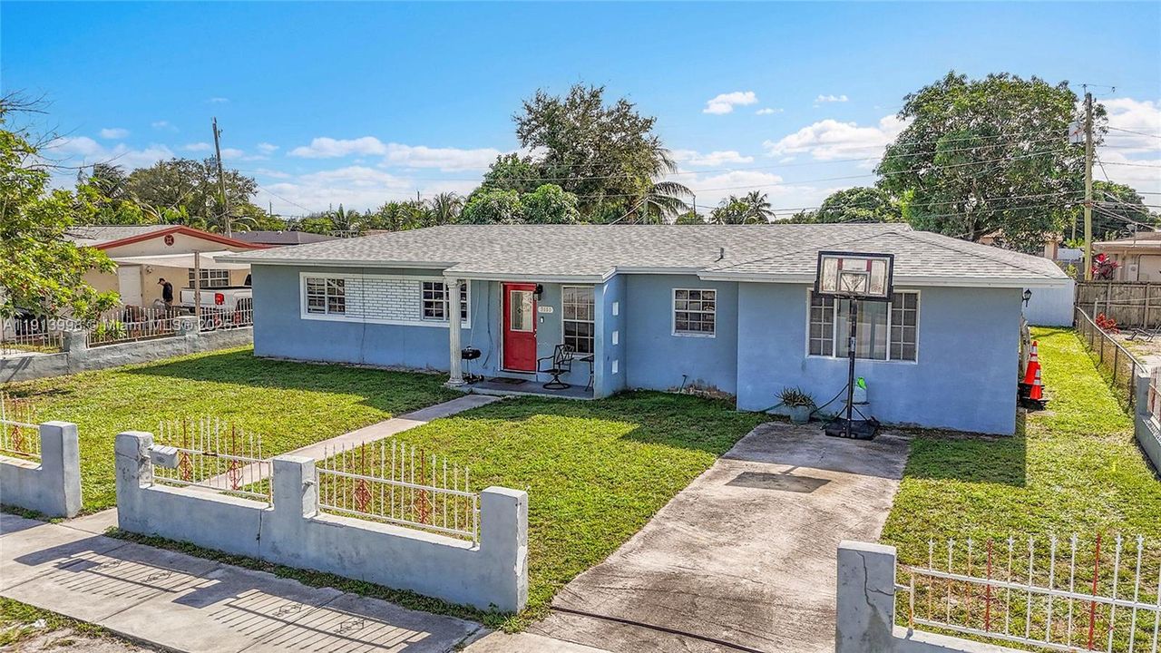 待售: $585,000 (4 贝兹, 2 浴室, 1718 平方英尺)