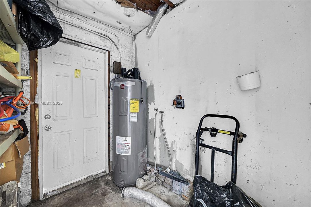 待售: $585,000 (4 贝兹, 2 浴室, 1718 平方英尺)