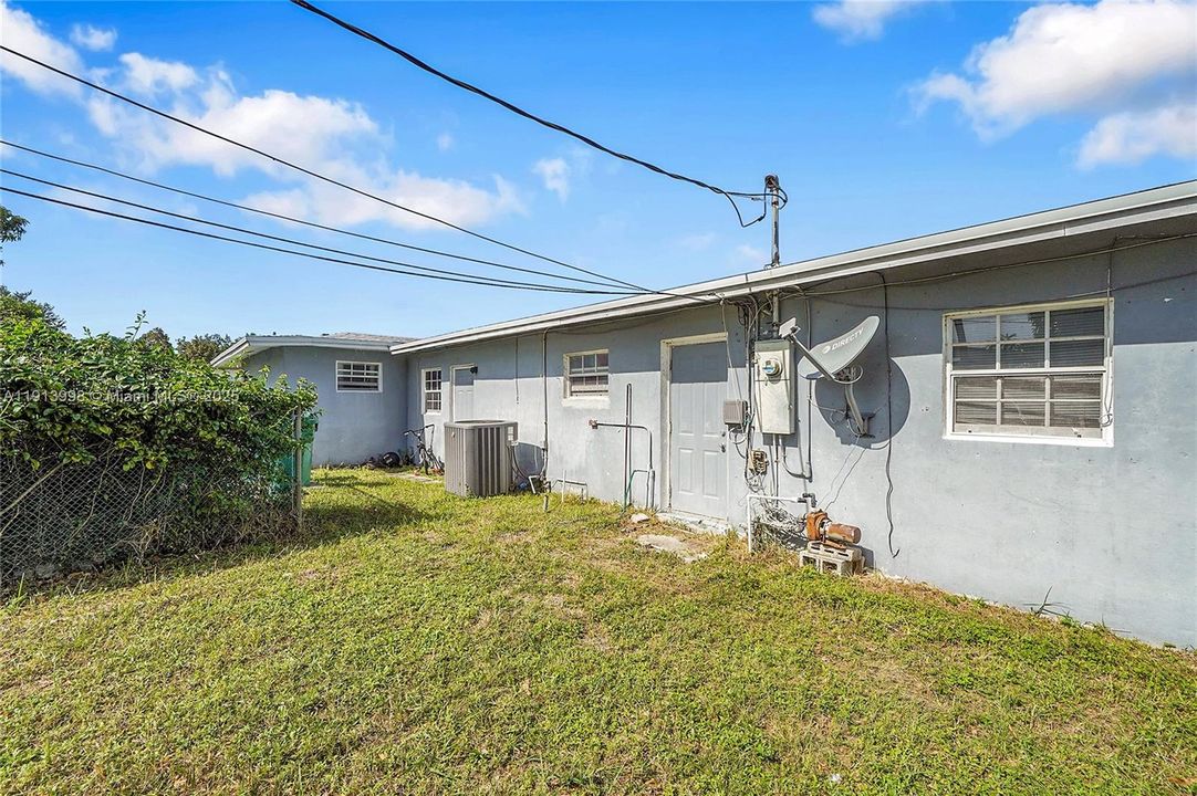 待售: $585,000 (4 贝兹, 2 浴室, 1718 平方英尺)