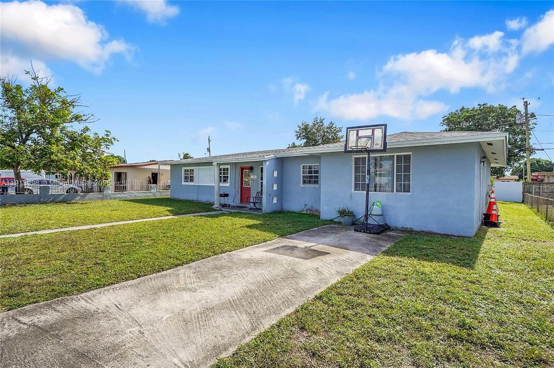 待售: $585,000 (4 贝兹, 2 浴室, 1718 平方英尺)