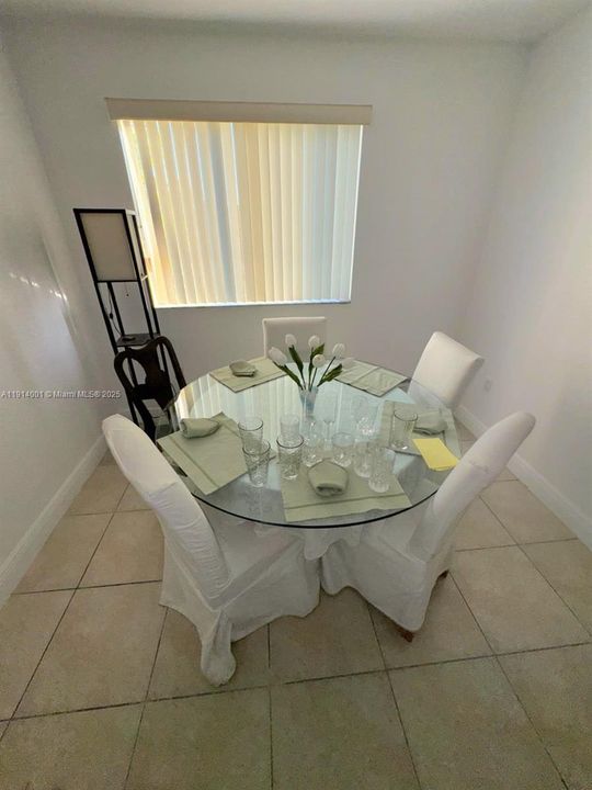 For Sale: $275,000 (2 beds, 2 baths, 991 Square Feet)