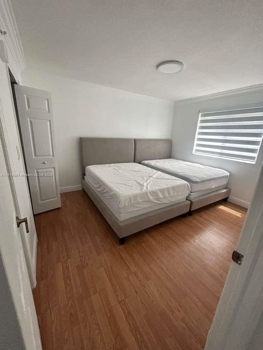 For Sale: $275,000 (2 beds, 2 baths, 991 Square Feet)