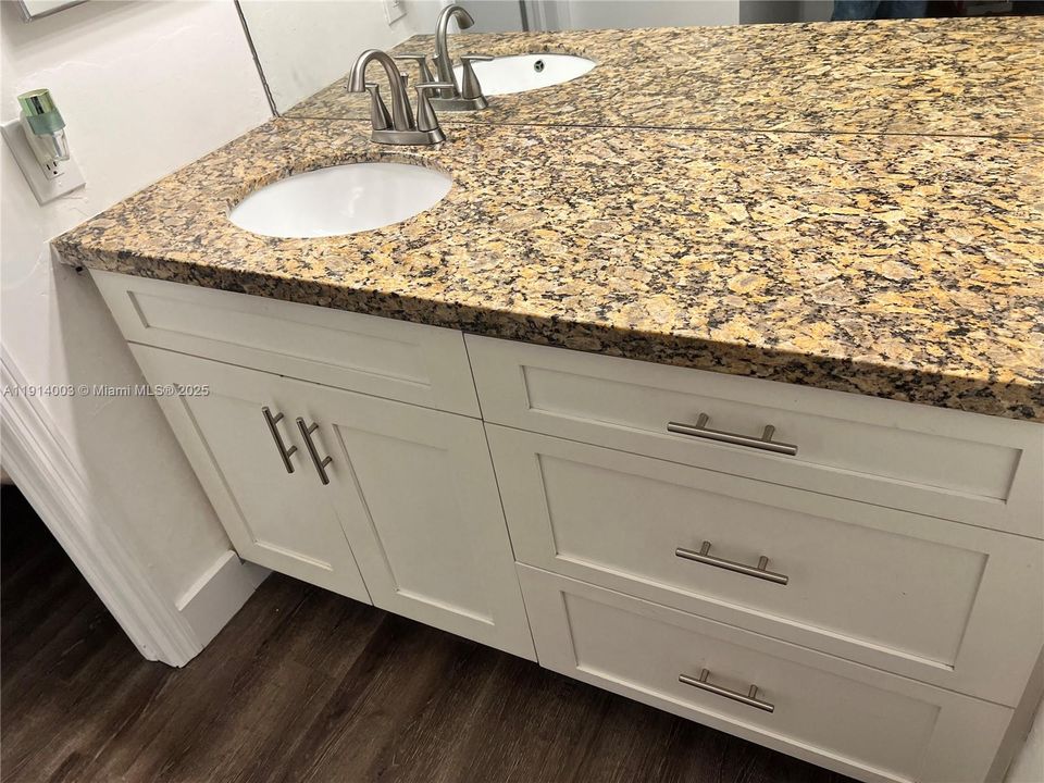 For Rent: $2,800 (3 beds, 2 baths, 1160 Square Feet)