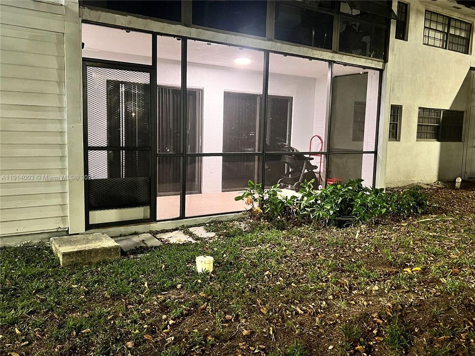 For Rent: $2,800 (3 beds, 2 baths, 1160 Square Feet)