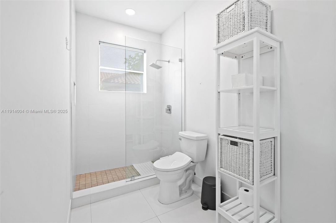 На продажу: $2,200,000 (5 спален, 4 ванн, 3784 Квадратных фут)