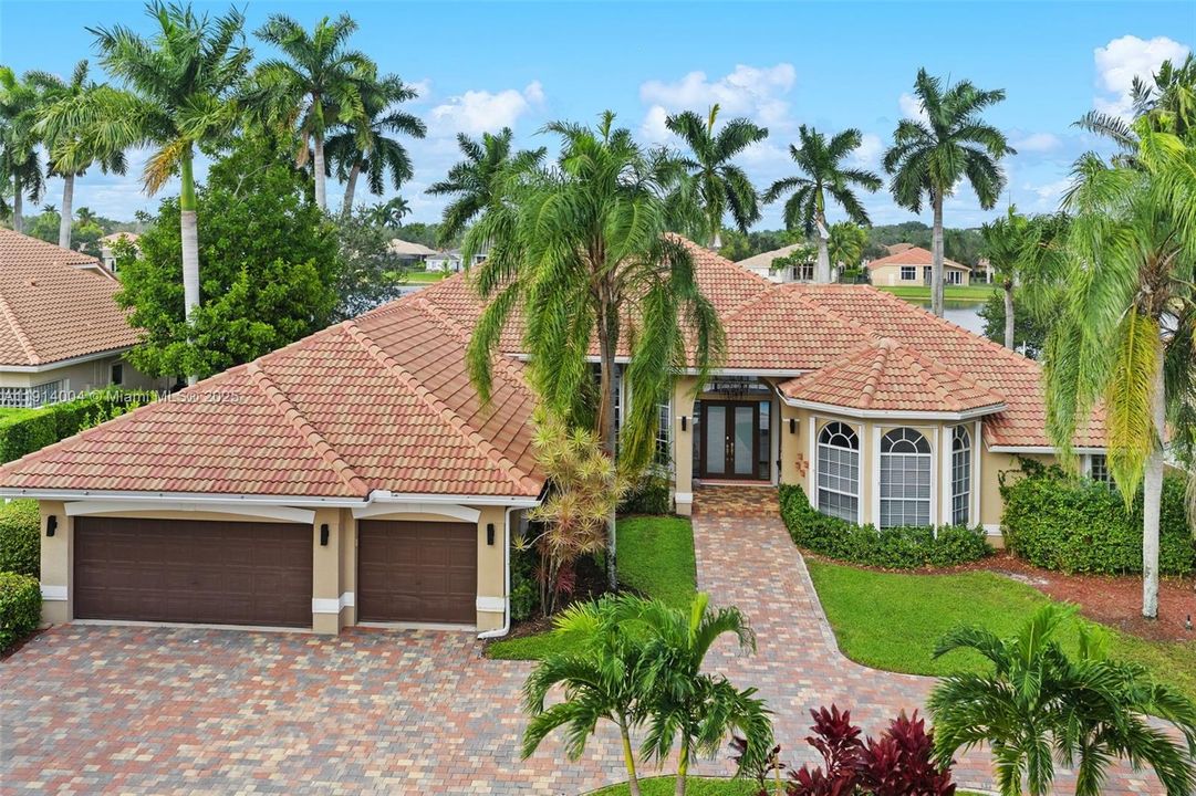 На продажу: $2,200,000 (5 спален, 4 ванн, 3784 Квадратных фут)