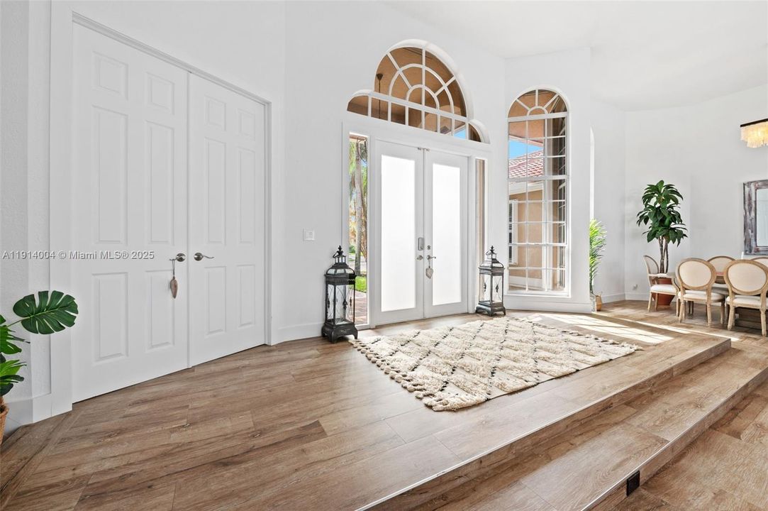 На продажу: $2,200,000 (5 спален, 4 ванн, 3784 Квадратных фут)