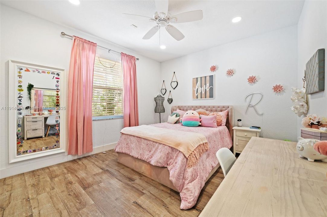 На продажу: $2,200,000 (5 спален, 4 ванн, 3784 Квадратных фут)