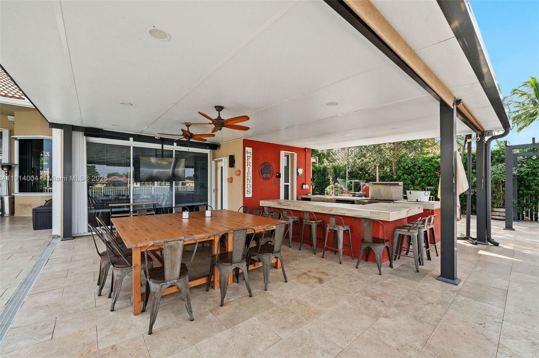 На продажу: $2,200,000 (5 спален, 4 ванн, 3784 Квадратных фут)