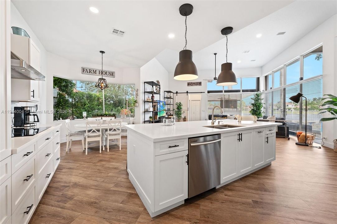 На продажу: $2,200,000 (5 спален, 4 ванн, 3784 Квадратных фут)