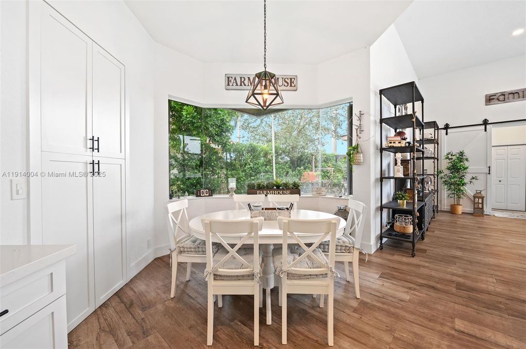 На продажу: $2,200,000 (5 спален, 4 ванн, 3784 Квадратных фут)