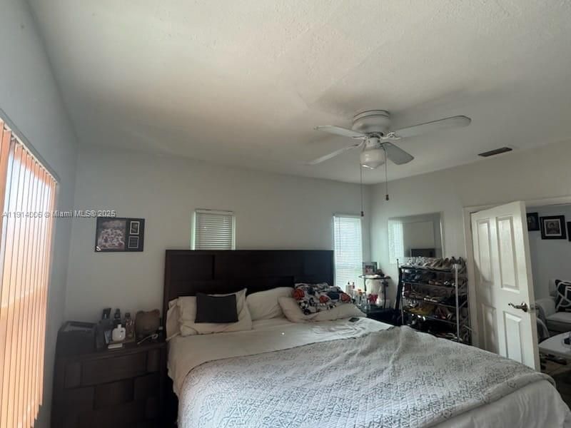 合同活跃: $385,000 (3 贝兹, 2 浴室, 1160 平方英尺)