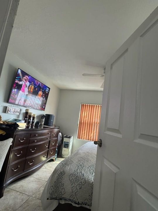 合同活跃: $385,000 (3 贝兹, 2 浴室, 1160 平方英尺)