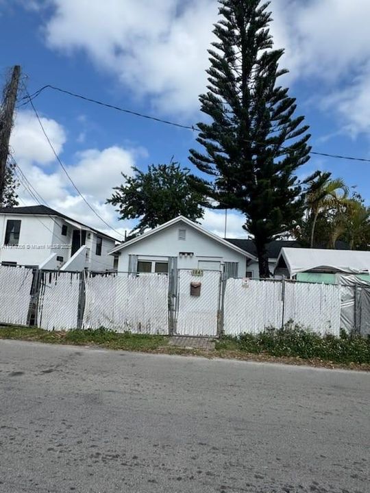 合同活跃: $385,000 (3 贝兹, 2 浴室, 1160 平方英尺)