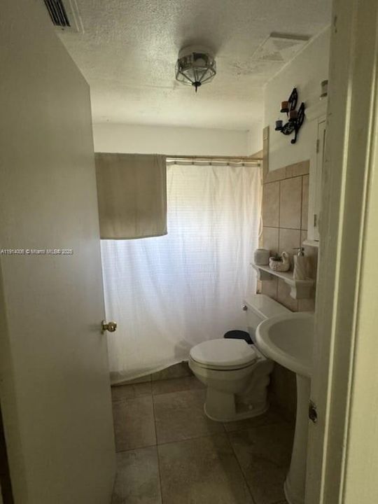 合同活跃: $385,000 (3 贝兹, 2 浴室, 1160 平方英尺)