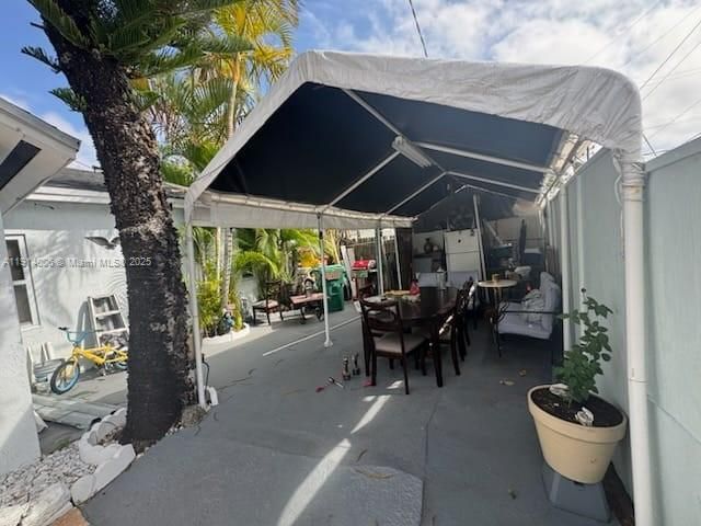 合同活跃: $385,000 (3 贝兹, 2 浴室, 1160 平方英尺)