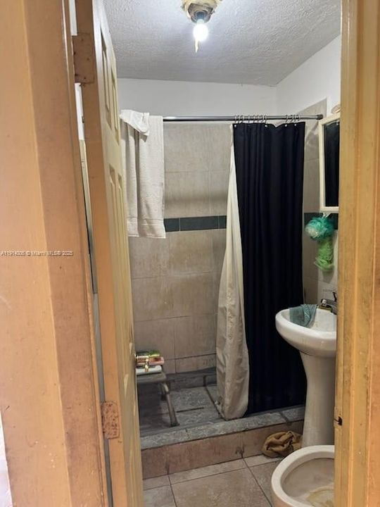 合同活跃: $385,000 (3 贝兹, 2 浴室, 1160 平方英尺)