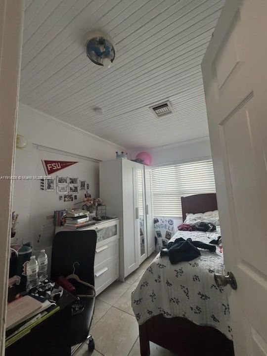 合同活跃: $385,000 (3 贝兹, 2 浴室, 1160 平方英尺)