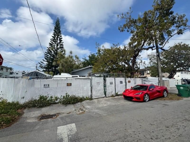 合同活跃: $385,000 (3 贝兹, 2 浴室, 1160 平方英尺)