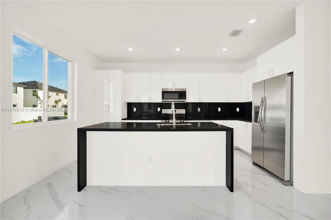 出租: $4,250 (5 贝兹, 4 浴室, 0 平方英尺)